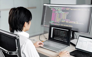 祁东 api php源码,下载的php源码怎么运行呢？